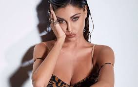 In the last few hours, the presenter has also shared a funny video on instagram, which shows. Belen Rodriguez Instagram Il Costume Accarezza Le Forme Ed E Un Capolavoro Superba