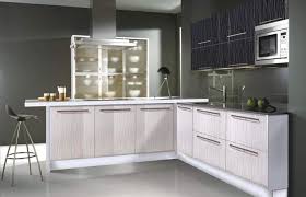 Dolaplar açık renk ise tezgah arası fayansları daha canlı ve daha koyu renkler seçebiliriz. Beyaz Membran Mutfak Dolabi Yenidogan