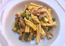 Preparare questo primo piatto è davvero semplice: Caserecce Con Ricotta Piselli E Funghi Ricette Di Sardegna