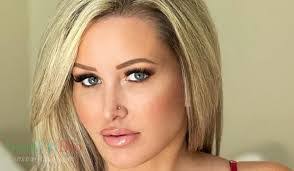 Jessica Barton's Instagram, Twitter & Facebook