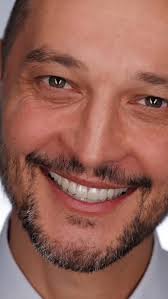 Beauty begins with health. Dr. @rarescojocaru reminded us about the simple,  consistent steps that make a real difference in long-term aesthetics. Thank  you to all the participants for the thoughtful questions. You