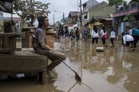 Jabatan pengaliran dan saliran (jps) sepatutnya diberikan hak dalam membuat keputusan berkaitan pembangunan sungai, tanah tepi sungai dan tanah dataran banjir. Banjir Jika Sudah Terjadi Apa Yang Bisa Kita Lakukan Halaman All Kompas Com
