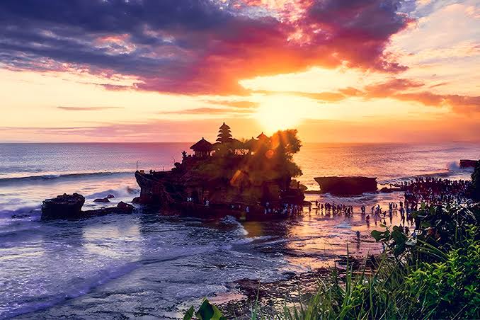 Tanah Lot Temple Bali: Guide to Visiting the Iconic Sea Temple at Sunset