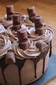 Idee Gateau D Anniversaire Layer Cake Kinder Bueno Desserts Dessert Recipes Cake Recipes