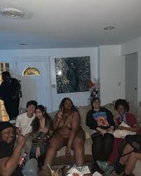Attending a party naked when no one else is (NSFW) : r/trashy