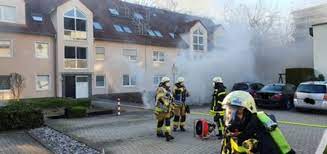 Ein hotelangestellter hatte bereits vor eintreffen der feuerwehr versucht den brand mit einem feuerlöscher selbst zu bekämpfen. Vollbrand Eines Pkw In Tiefgarage Mit Massiver Rauchentwicklung Marl