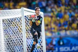 Impact bravo was beaten by an early yannick carrasco strike on sunday, but his side recovered well and earned a draw against the la liga leaders. Ex Barca Schlussmann Claudio Bravo Als Leno Ersatz Zu Arsenal Guardiola Hat Gesprachsbedarf