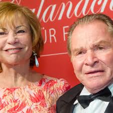 Check spelling or type a new query. Fritz Wepper Darum Kann Er Das Grab Seiner Frau Nicht So Oft Besuchen Wie Er Mochte Bunte De
