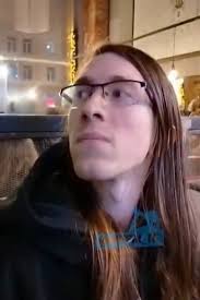 В Екатеринбурге двое патлатых нацепили на себя юбки и завалилась в местный  бар. Посетителям это очень не..