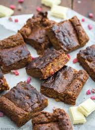 Brownie Au Chocolat Blanc Et Fruits Rouges Confits Recette Alimentation Dessert Brownie Noix