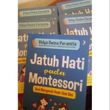 Moral buku teks ilmu pengetahuan. Jual Promo Jatuh Hati Pada Montessori Buku Montessori Diskon Jakarta Barat Arifin Naila Tokopedia