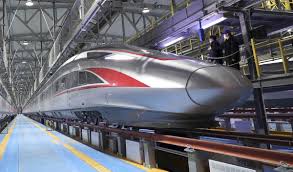 Semakin berat massa kereta api dan makin tinggi forward speed kereta api, semakin besar juga energi kinetik tersimpan di kereta api tsb. Kereta Api Laju Tahan Cuaca Ekstrem