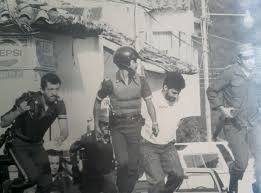 Orlando henao montoya | total war: Extremely Rare Photo Of Rafael Enrique Clavel Being Transported To Court After Being Arrested For The Murder Of Palma S Children Narcos