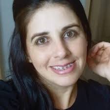 Existem viagens que não acontecem de avião, carro ou estrada. Existem  viagens que acontecem dentro da gente. Às vezes a gente precisa reviver o  passado para entender a força que nos trouxe