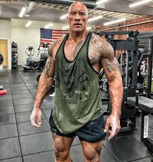 The latest project rock release from @therock and @underarmour has rock n' roll vibes. Ganz Zahm Hier Spielt The Rock Mit Seiner Tochter Tiana Promiflash De