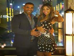 من هي خطيبة أحمد سعد؟ خطيبة الفنان أحمد سعد هي علياء بسيوني، تعمل عارضة أزياء، واسمها بالكامل هو، علياء عثمان بسيوني، وتسكن في منطقة هليوبوليس، إحدى أرقى المناطق بمصر الجديدة في القاهرة، وتمتلك معرضًا أيضًا. ØµÙˆØ± Ø¨Ø¹Ø¯ Ø¥Ø¹Ù„Ø§Ù† Ø®Ø·Ø¨ØªÙ‡Ù…Ø§ Ø±Ø³Ù…ÙŠ Ø§ Ù…Ù† Ù‡ÙŠ Ø¹Ù„ÙŠØ§Ø¡ Ø¨Ø³ÙŠÙˆÙ†ÙŠ Ø®Ø·ÙŠØ¨Ø© Ø£Ø­Ù… Ù…ØµØ±Ø§ÙˆÙ‰