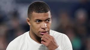 Мбаппе килиан (mbappé kylian) футбол нападающий франция 20.12.1998. Ses Idoles Son Avenir La Notoriete Kylian Mbappe Se Confie A L Occasion De Son Vingtieme Anniversaire Lci