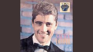 Il leur montra son briquet, son stylo sa montre et les photos d'sa femme il leur chanta un grand air de gounod des. Songtext Sacha Distel Chanson Sur Une Seule Note Musikguru