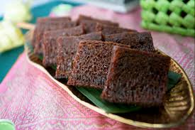1 cawan gula pasir 1 cawan serbuk koko 1 cawan minyak masak 1 cawan susu cair 1/2 cawan susu pekat manis 1 1/4 cawan tepung gandum 1 sudu kecil baking powder 1 sudu kecil soda bikarbonat 3 biji telur. Resipi Kek Gula Hangus