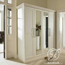Produk pintu rumah minimalis salak modern ini bisa anda pesan di sriwijaya furniture dengan kualitas yang bisa anda buktikan sendiri untuk hasilnya. Jual Lemari Pakaian 4 Pintu Simpel Minimalis Modern Furniture Duco Klasik
