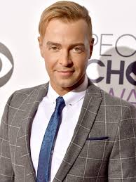 Um, what's up with Joey Lawrence's hair? He explains his latest 'do to us