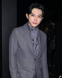 fashionsnap com on instagram パリコレ取材 パリで開催されたdiorメンズ2020 21年ウィンターコレクションのショーに多くのセレブリティが来場 俳優の吉沢亮さん プロサーファーの五十嵐カノアさん けみおさん ナム ジュヒョクさんなど コンコルド広場に設置