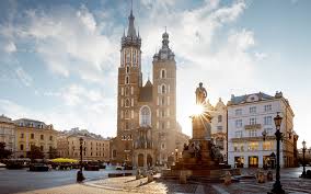 Zobacz wielkie muzyczne widowiska, spektakle teatralne, recitale czy spotkania z pisarzami z całego świata. Beekeeper Krakow Office