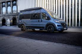 Possl summit 600 fourgon am nag haut de gamme van am nag bavaria une gamme de 5 41m 6 36m et 5 implantations Top 3 Ces Vans Du Salon De Stuttgart Vont Vous Etonner Le Monde Du Camping Car