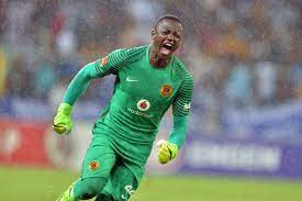 Bruce bvuma is a household name in the streets of south africa, and especially for football fans. How Bvuma S Proud Father Wore The Chiefs Goalie S Jersey Everyday For A Week