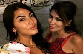 Da tre settimane si diceva che gli autori del grande fratello volevano fare fuori giulia salemi. Giulia Salemi E Fariba Tehrani E La Loro Storia Di Mamma E Figlia