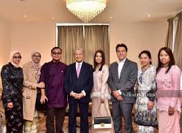 Nur amalina che bakri (born december 7, 1987 in kota bharu, kelantan but raised in johor bahru). Ainul Mardhiah S Parents Precious Moment Meeting Dr M