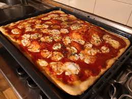Va benissimo anche se fate il pane in casa, ma ovviamente per la pizza è una marcia in più. Pizza Fatta In Casa I 3 Segreti Per Renderla Gourmet