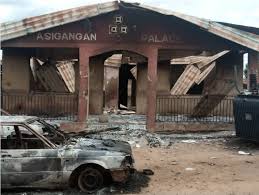 Suspected fulani bandits have attacked igangan and killed 15 people, burning down a petrol station and the oba's palace in the process. Dxo4gy3ya1eopm