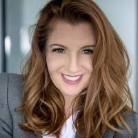 Kari Dennis's Instagram, Twitter & Facebook