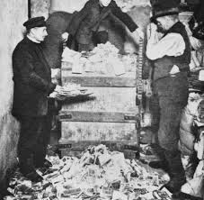 Wirft man einen blick in die deutsche vergangenheit, so wird deutlich, weshalb es nicht nur sinnvoll, sondern notwendig ist die inflation zu kontrollieren. Preisexplosion Wie Die Hyperinflation Zum Deutschen Trauma Wurde Welt