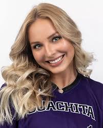 Sarah Tuller's Instagram, Twitter & Facebook