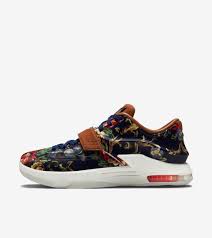 These kd vii ext floral joints are dressed in more of a victorian floral pattern that, given the proximity of their release to valentine's day, appropriately features amongst others, red roses. Nike Kd 7 Ext Floral Release Date Nike Snkrs