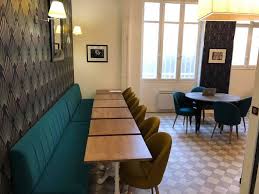 Fabrication De Banquette Sur Mesure Cote Melon Pour Le Restaurant Mme Claude Dans Le Xve Arrondiss Banquette Restaurant Mobilier Restaurant Chaise Restaurant