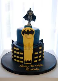 The French Cake Company Et Ses Gateaux Et Pieces Montees Pour Anniversaires Et Fetes En Belg Gateau Anniversaire Recette De Gateau D Anniversaire Gateau Batman