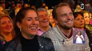 Presentación completa de la humorista colombiana y ganadora de 2 gaviotas de plata y oro en el festival viña del mar. Alejandra Azcarate Vina Del Mar 2018 Hd Completo Youtube