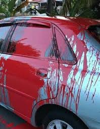 Polis menahan dua lelaki tempatan dipercayai pemberi pinjam wang haram atau along yang terbabit dalam kejadian simbah cat dan melempar bom petrol di sekitar daerah ini, bulan ini. Kereta Pegawai Jpj Disimbah Cat Perbuatan Khianat