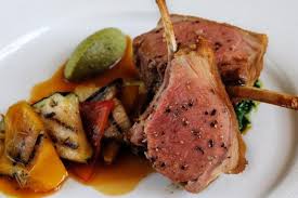 Au restaurant, on est servi par le serveur. Vous Recherchez Des Tarifs Traiteur Pas Cher