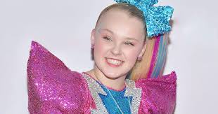 Jojo siwa does a youtube tutorial on how to create the perfect jojo siwa glitter look | claire's accessories. Jojo Siwa S Makeup Kit At Claire S Was Recalled For Having Asbestos