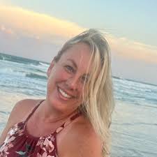 Dawn Fowles's Instagram, Twitter & Facebook