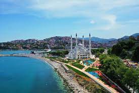 Zonguldak'ın terakki mahallesi'nde yapılan, adını 1829 yılında taş kömürünü bulan uzun mehmet'ten alan cami bugün ibadete açıldı. Ij4bc3mmitjdom