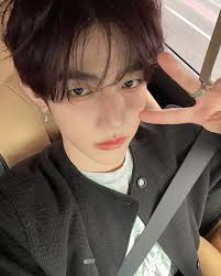 CHARACTER_NAME's profile picture