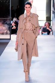 Kendall Jenner Makes Exclusive Catwalk Appearance For Riccardo Tisci S Burberry Debut London Fashion Week Fashion Fashion Week