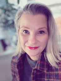 Hi, would you like to learn Swedish in a flexible way and in a small group  of maximum five students through zoom? 🇸🇪 My name is Jenny Crowther and I  have worked