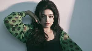 Norma monserrat bustamante laferte (viña del mar, 2 de mayo de 1983), también conocida como mon laferte, es una cantante y compositora chilena, actualmente radicada en méxico. Mon Laferte Morning Becomes Eclectic Kcrw