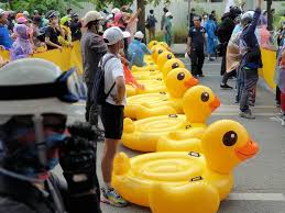 Rubber Ducks In Thai Protests Inspire Solidarity And Memes Global Voices
